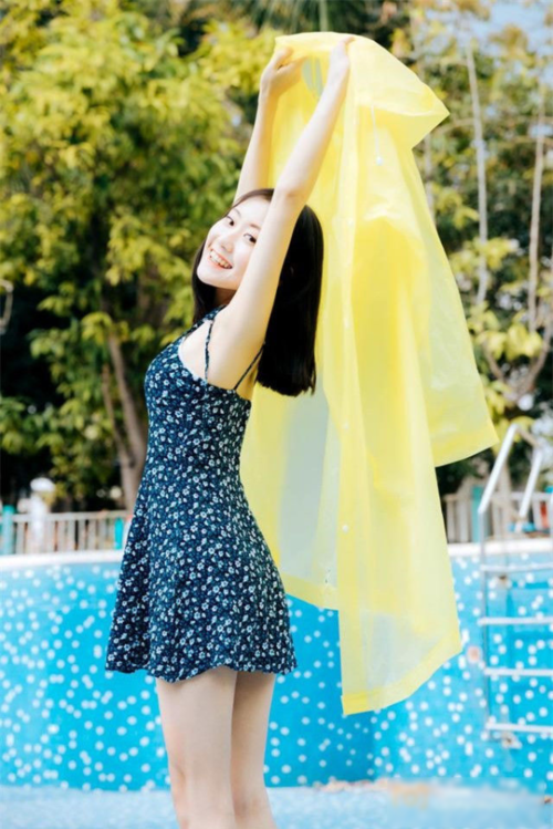 10 tư thế chụp ảnh đẹp, tự nhiên: Dễ nhất là chống cằm hoặc cười tươi