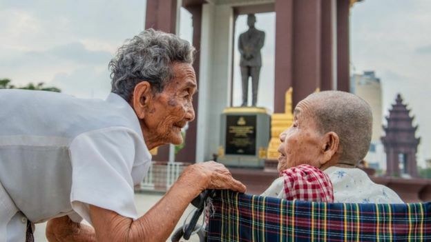 Xúc động cụ bà 98 tuổi, gặp lại chị gái 101 tuổi sau 47 năm xa cách