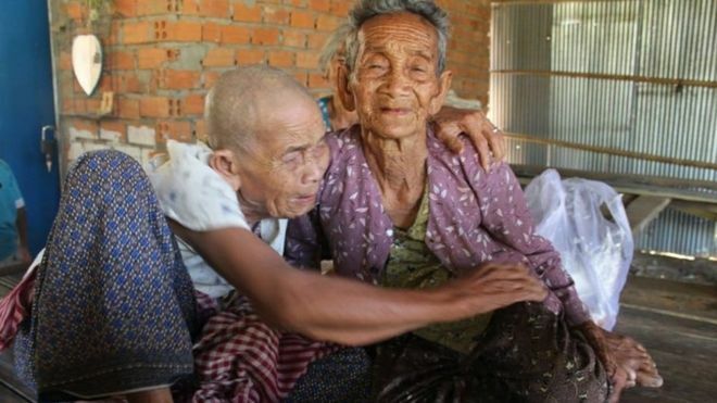 Xúc động cụ bà 98 tuổi, gặp lại chị gái 101 tuổi sau 47 năm xa cách