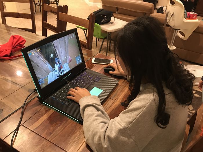 Bạn trai ngoại tình qua game, giấu cỡ nào cũng không qua mắt con gái