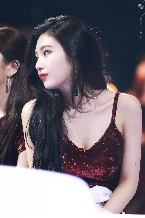Loạt ảnh chứng minh body quyến rũ đến nghẹt thở của Joy (RED VELVET)