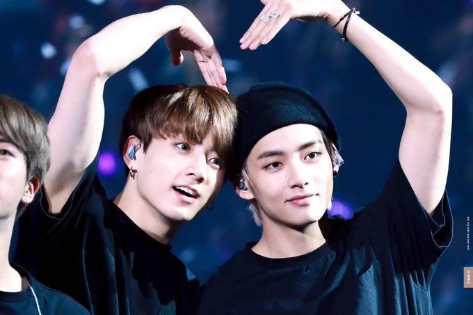 Fan dậy sóng trước loạt tin đồn yêu đương của idol Kpop gần đây