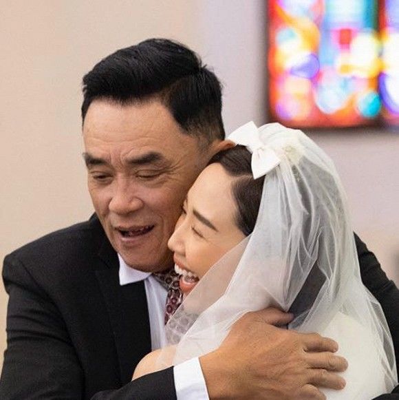 Mẹ ruột không dự hôn lễ, Tóc Tiên vẫn gửi lời cảm ơn và xin lỗi đến mẹ