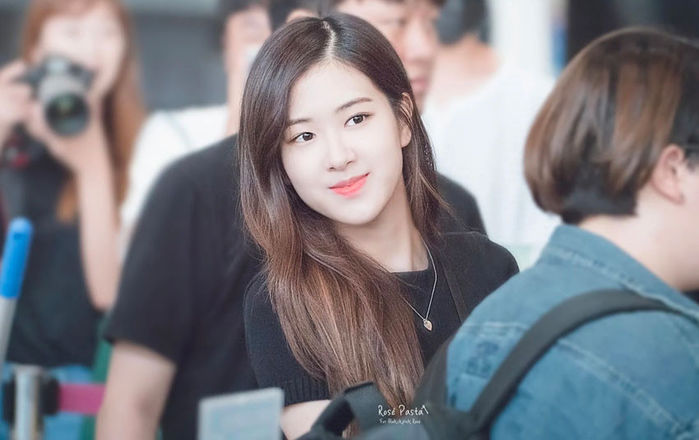 6 nguyên tắc dưỡng da luôn khỏe đẹp của 4 mẩu BLACKPINK: uống đủ nước