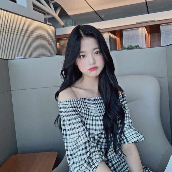 Idol 15 tuổi Jang Won Young gây sốt với gương mặt, thân hình cực phẩm