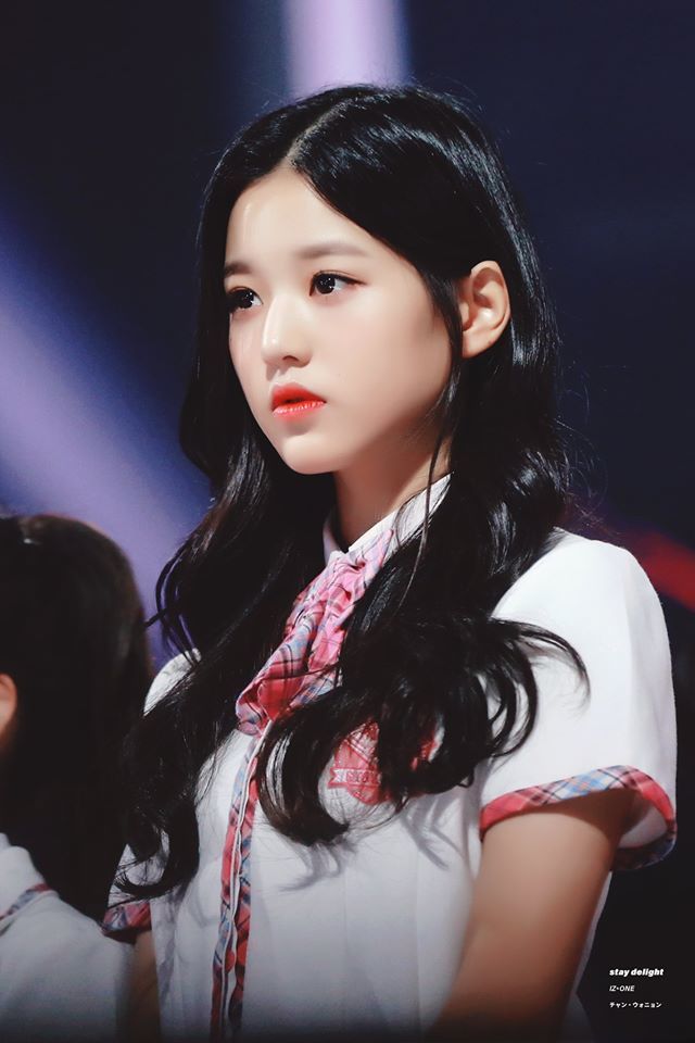 Idol 15 tuổi Jang Won Young gây sốt với gương mặt, thân hình cực phẩm