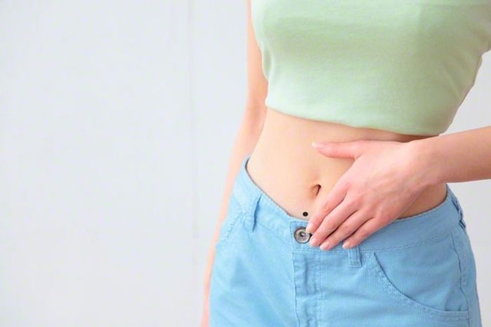 Nhân tướng học: Có nốt ruồi ở rốn, cằm,…tương lai muốn nghèo cũng khó