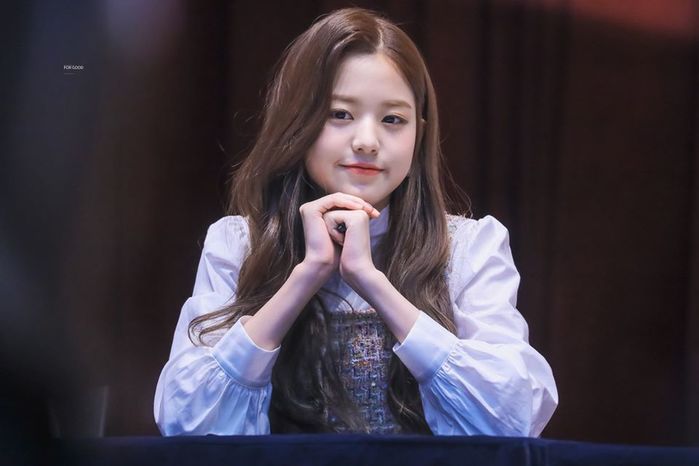 Idol 15 tuổi Jang Won Young gây sốt với gương mặt, thân hình cực phẩm
