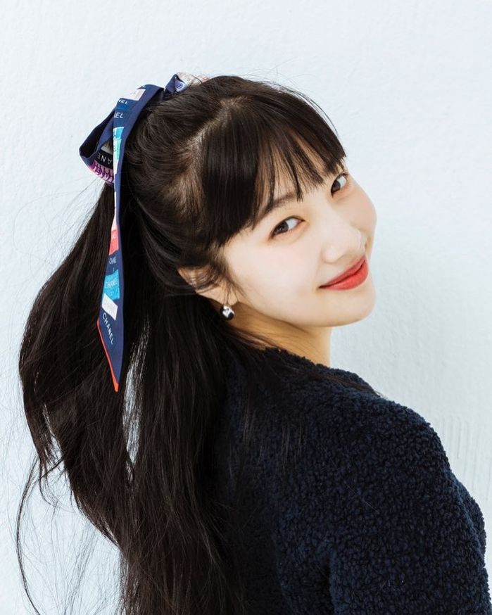 Sao Kpop sủng băng đô, chun cột tóc nơ to: Irene, Lisa đua nhau diện