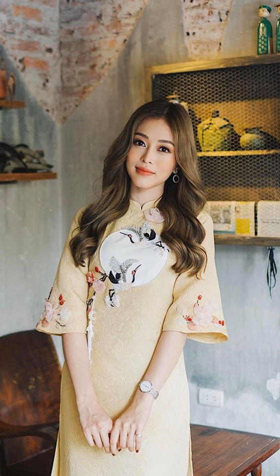 Ảnh hot Sao Việt: Vợ chồng Đông Nhi đeo khẩu trang kín mít