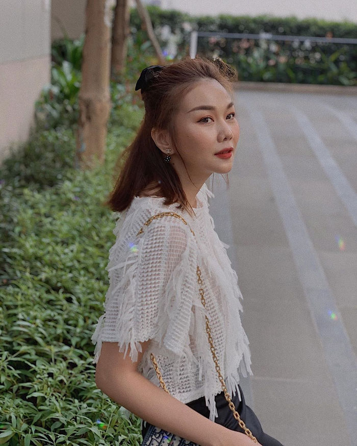 BB Trần tung ảnh thân mật bên bạn trai, Chi Pu hội ngộ Seolhuyn