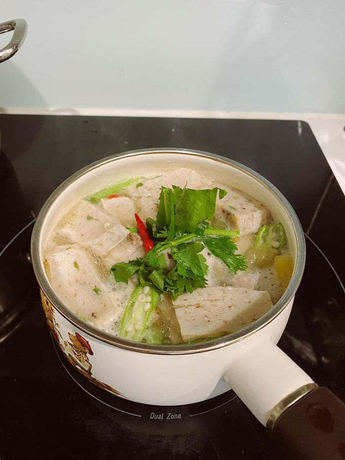 Hội bạn thân Nhã Phương hội ngộ, Trấn Thành tổ chức sinh nhật muộn