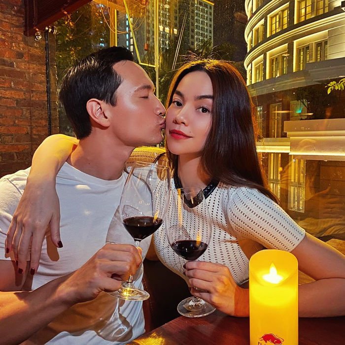 Hà Hồ - Kim Lý tình tứ, Ngọc Trinh hẹn hò với bạn trai giấu mặt