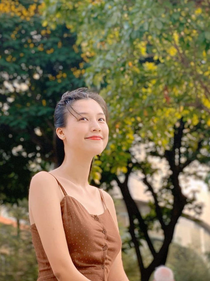 Bà bầu Hoàng Oanh đẹp rực rỡ, Đức Phúc theo trend chụp với máy giặt