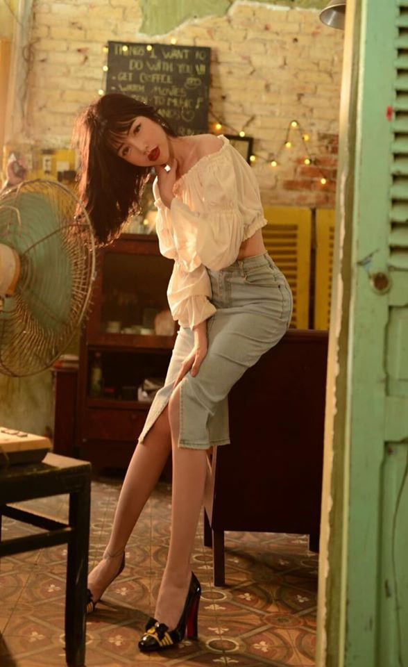 Con gái Quyền Linh xinh như Hoa khôi, Đông Nhi tựa vào ông xã để ngủ