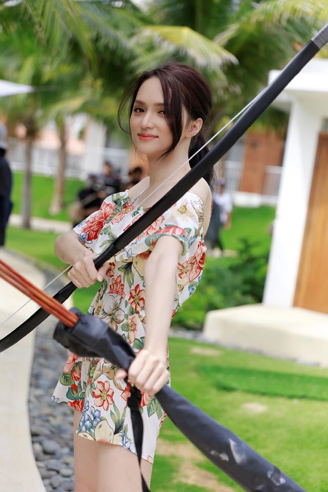 Kỳ Duyên khoe dáng nuột nà, Đông Nhi khoe mặt mộc bên ông xã