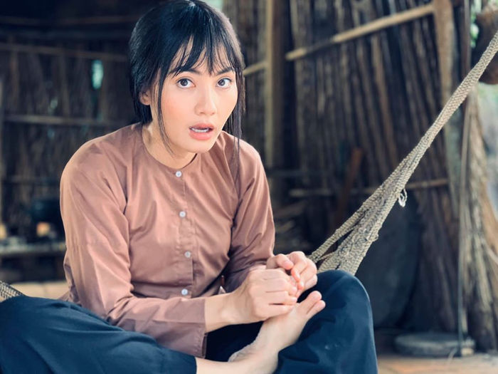 Sơn Tùng chụp ảnh cùng em trai, Hòa Minzy bị Tiểu Vy dìm chiều cao