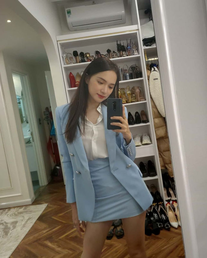 Đông Nhi khoe ảnh ông xã vào bếp, Phạm Hương diện bikini gợi cảm