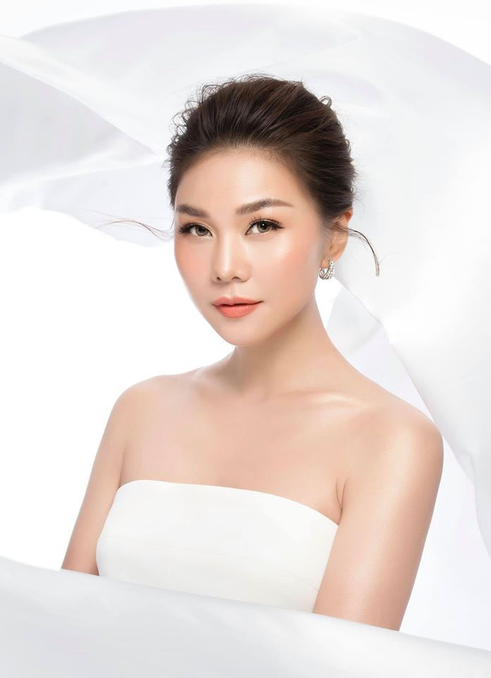 Con trai Khánh Thi nhảy điêu luyện, vợ chồng Hari Won cực tình cảm