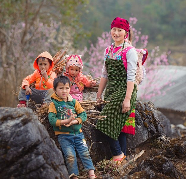 Người mẹ H'Mông 19 tuổi thu hút sự chú ý lớn từ CĐM với vẻ đẹp lạ