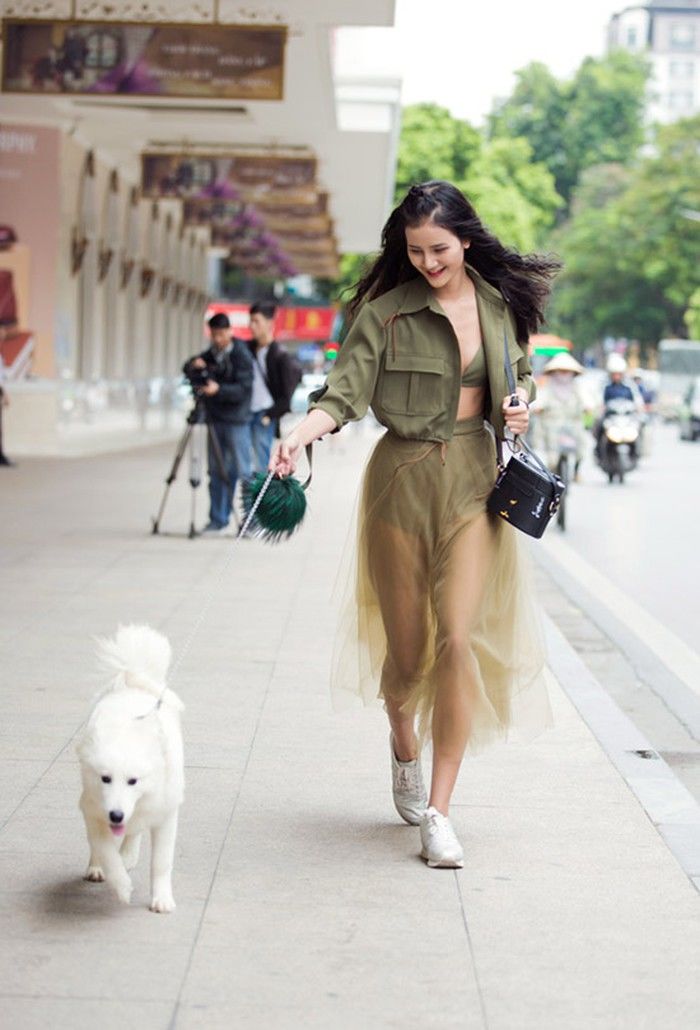 Dạo phố với thú cưng: Nam Em tựa công chúa, Hà Tăng như soái tỷ