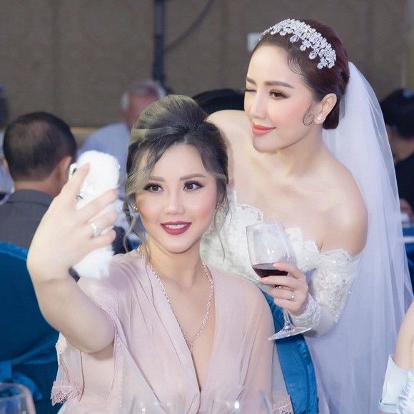 Anh chị em nhà sao Việt giống nhau như tạc: Bất ngờ nhất là Thu Minh