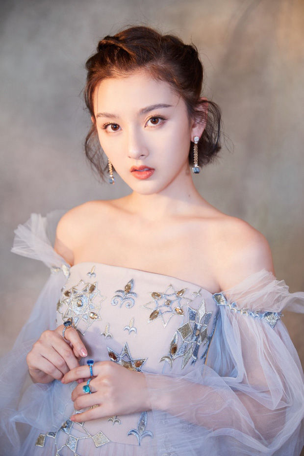Ảnh thơ ấu của mỹ nhân Châu Á: IU, Lưu Diệc Phi đẹp tựa tiểu thư nhí