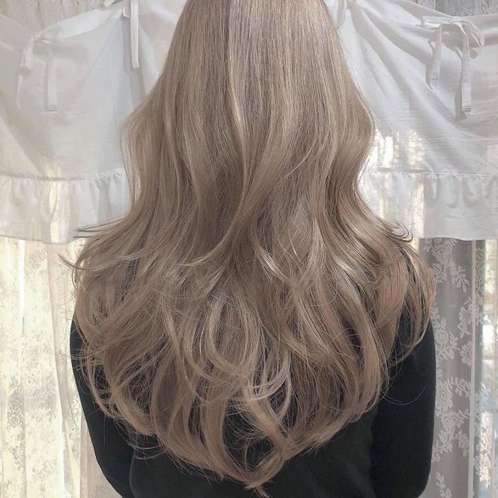 Ash Beige - Màu tóc của nữ thần mùa xuân thách thức sự nổi loạn