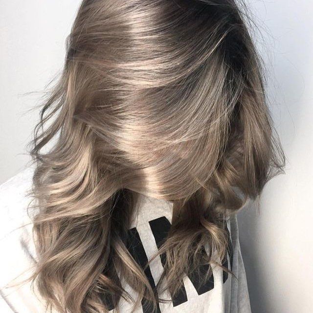 Ash Beige - Màu tóc của nữ thần mùa xuân thách thức sự nổi loạn
