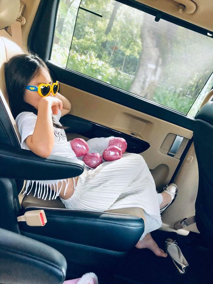 Bà cụ non nhà Thủy Tiên: Tranh cãi với mẹ về Valentine như người lớn