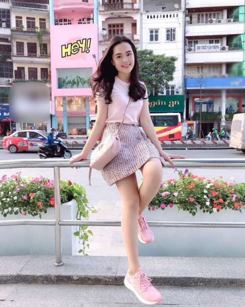 Bà xã Duy Mạnh: Ở nhà xuề xòa bao nhiêu ra đường sành điệu bấy nhiêu