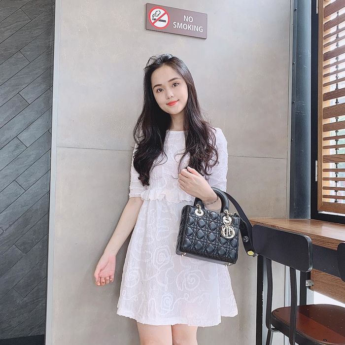 Bà xã Duy Mạnh: Ở nhà xuề xòa bao nhiêu ra đường sành điệu bấy nhiêu