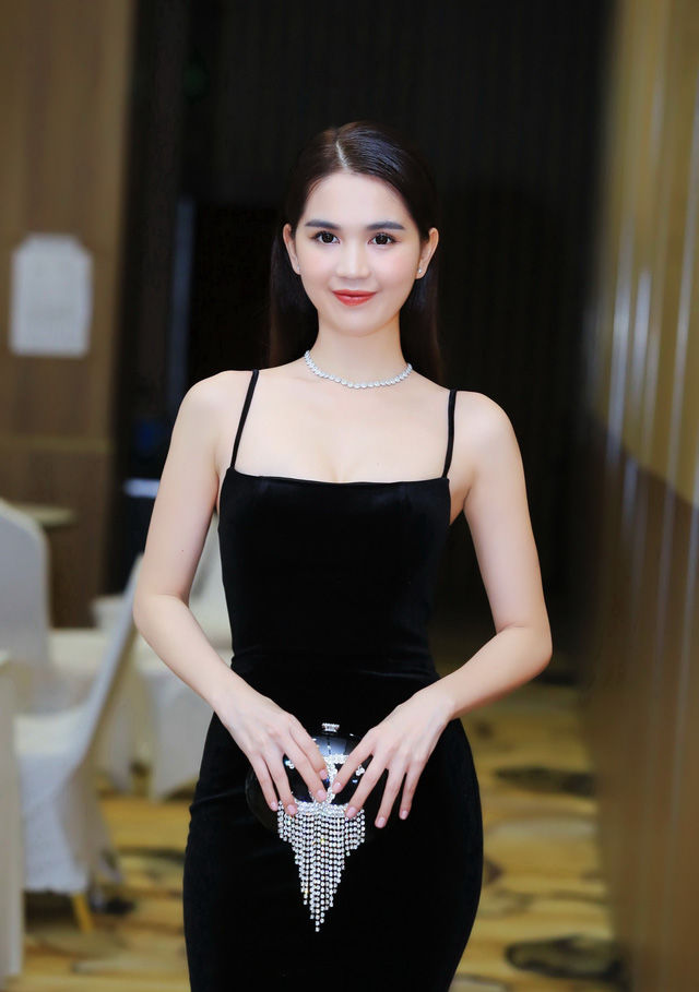 Báo Trung ca ngợi Ngọc Trinh: Sánh ngang Lâm Chí Linh, thậm chí gấp 10