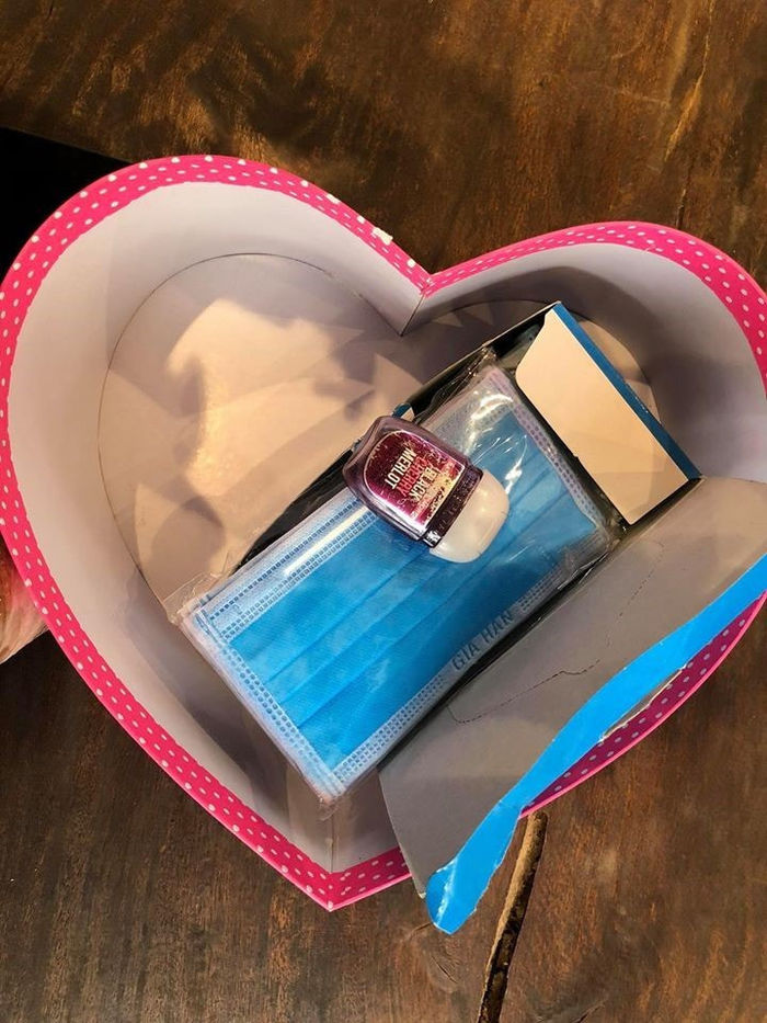 Bất ngờ trước quà Valentine sớm Ưng Hoàng Phúc tặng vợ siêu mẫu