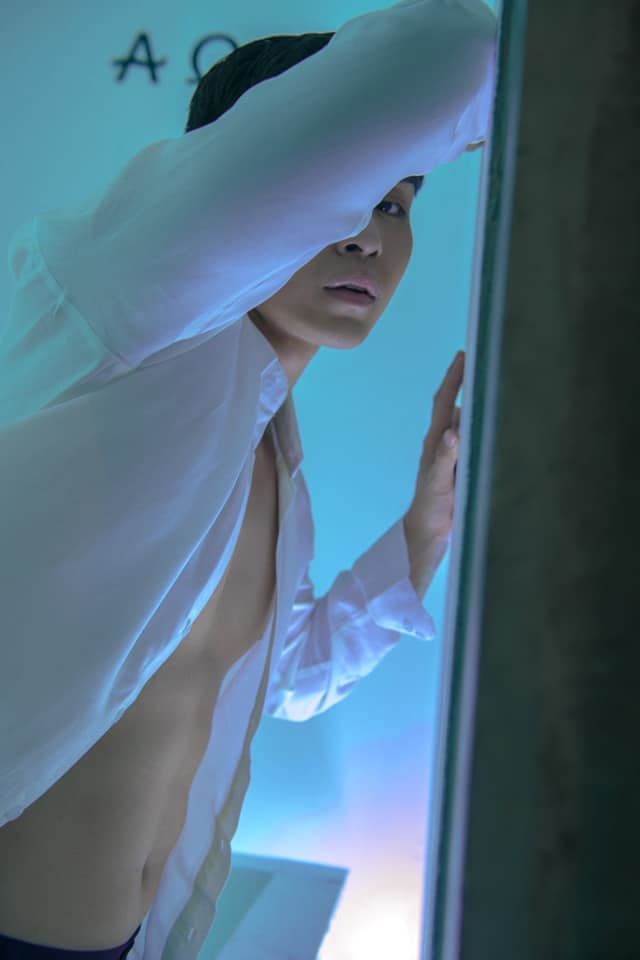 Body Jun Phạm cứ ngày một cuồn cuộn khiến chị em xịt máu mũi