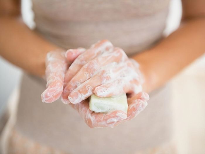 Có bạn hay mượn đồ, khóc ròng vì lây viêm gan, ghẻ và đây là lý do