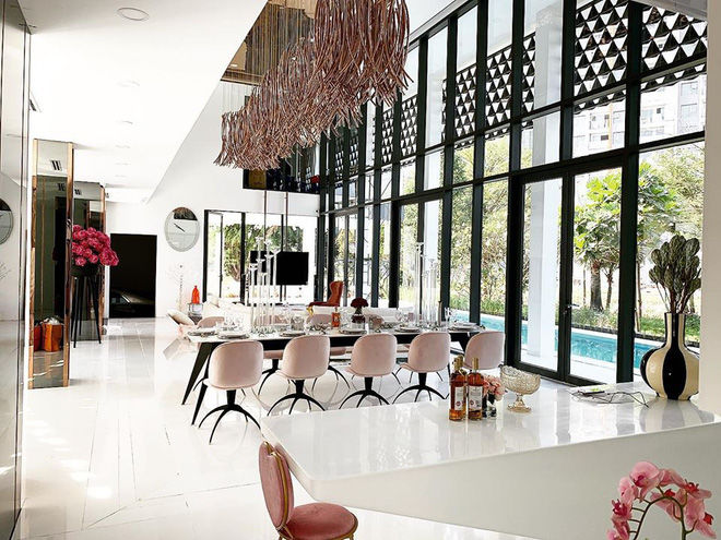 Đồ hiệu bày ngập mặt trong biệt thự 24 tỷ của Ngọc Trinh