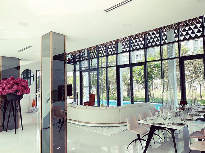 Đồ hiệu bày ngập mặt trong biệt thự 24 tỷ của Ngọc Trinh