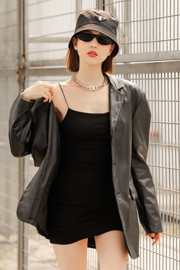Đồ hiệu bày ngập mặt trong biệt thự 24 tỷ của Ngọc Trinh