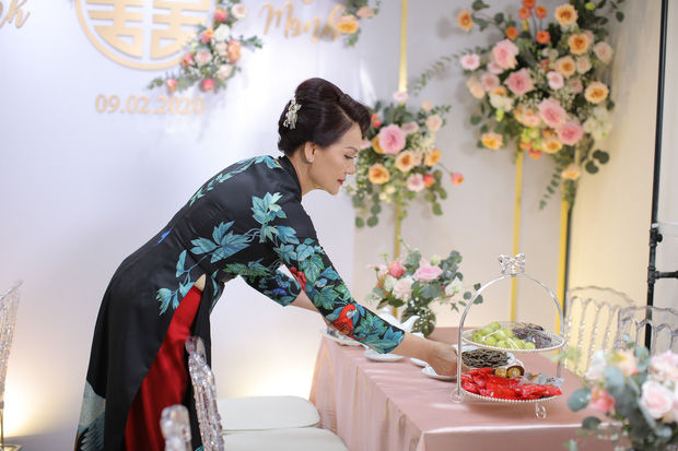 Mẹ vợ Duy Mạnh trong ngày cưới: Giản dị nhưng đẹp quý phái