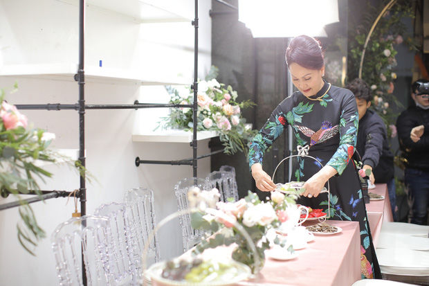 Mẹ vợ Duy Mạnh trong ngày cưới: Giản dị nhưng đẹp quý phái