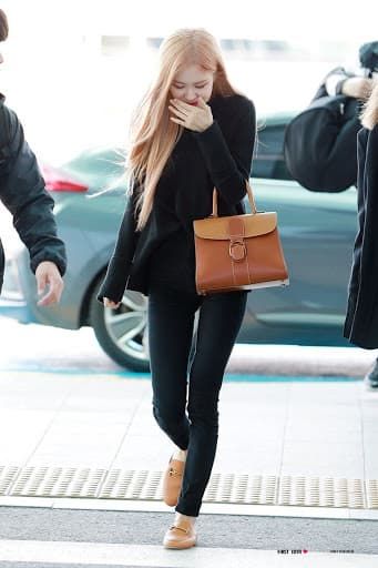 Sao Hàn chân cong diện skinny jeans: Rosé, Yoona đáng khen nhất