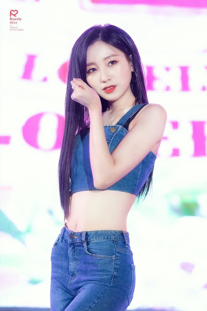 Chẳng kém “chị đại”, Su Jeong (Lovelyz) sở hữu body S-line “cực phẩm