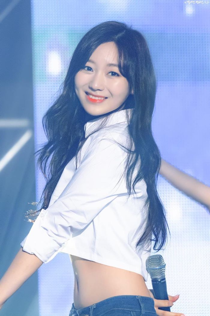 Chẳng kém “chị đại”, Su Jeong (Lovelyz) sở hữu body S-line “cực phẩm