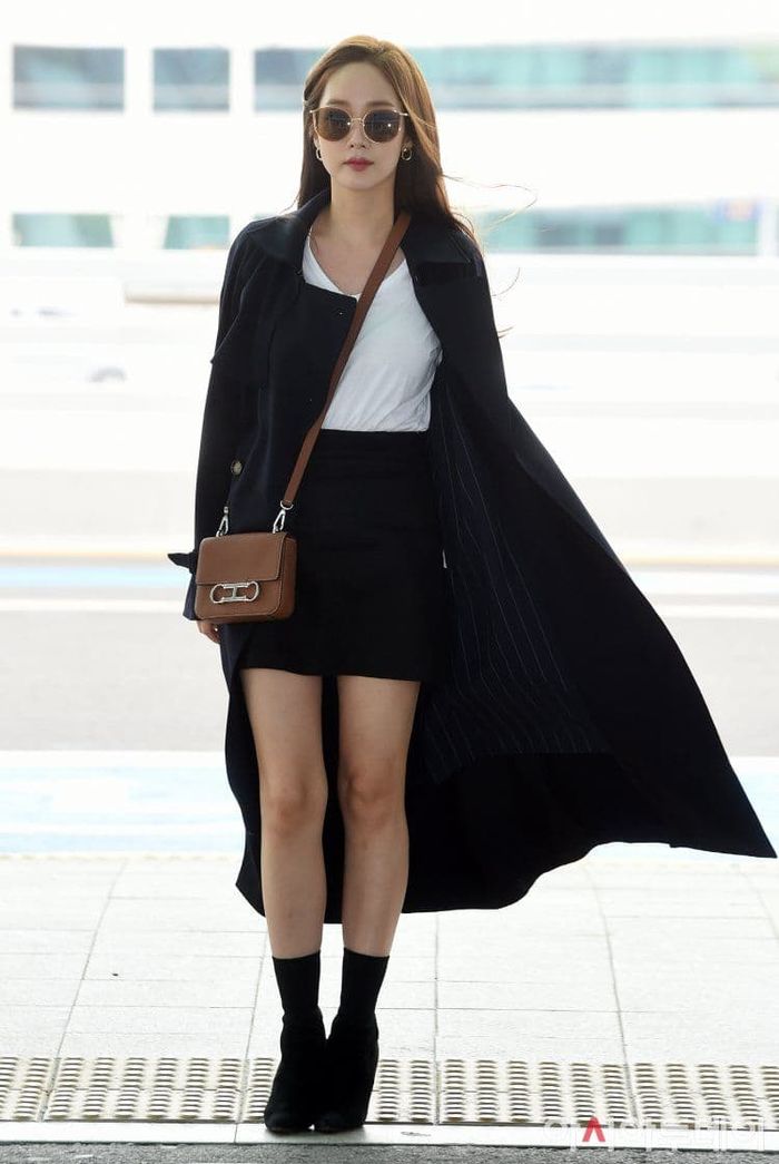 Chiêu lên đồ sân bay chất như Park Min Young: Ưu ái màu trung tính