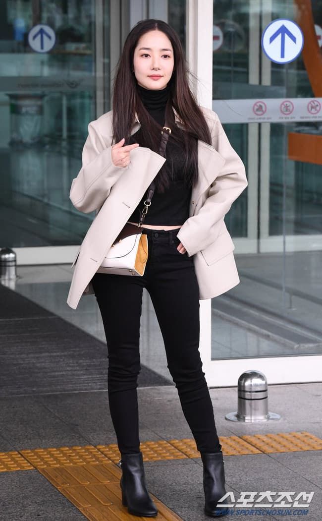 Chiêu lên đồ sân bay chất như Park Min Young: Ưu ái màu trung tính