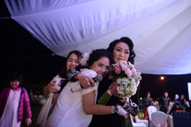 Chuyện làm dâu trong showbiz: Được cưng nhất là ca nương Kiều Anh