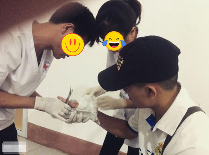 Cô gái trẻ đánh gãy tay bạn trai vì tội vương vấn người yêu cũ