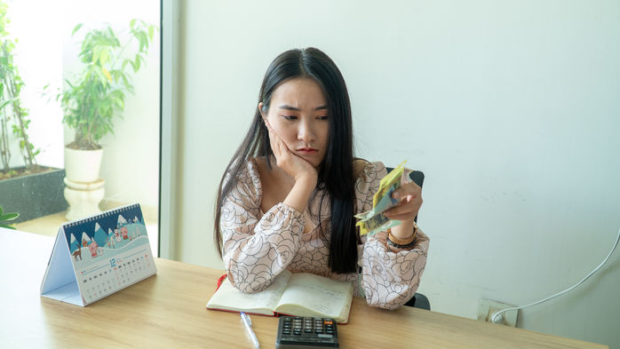 Có một kiểu người cứ mở miệng ra là than nghèo thế mà shopping đều đều