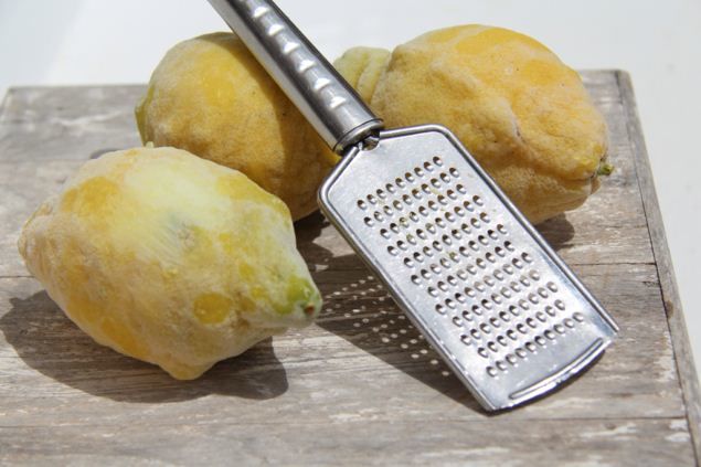 Có ngay mỹ phẩm handmade xịn sò bằng cách đông đá sữa tươi, cà chua